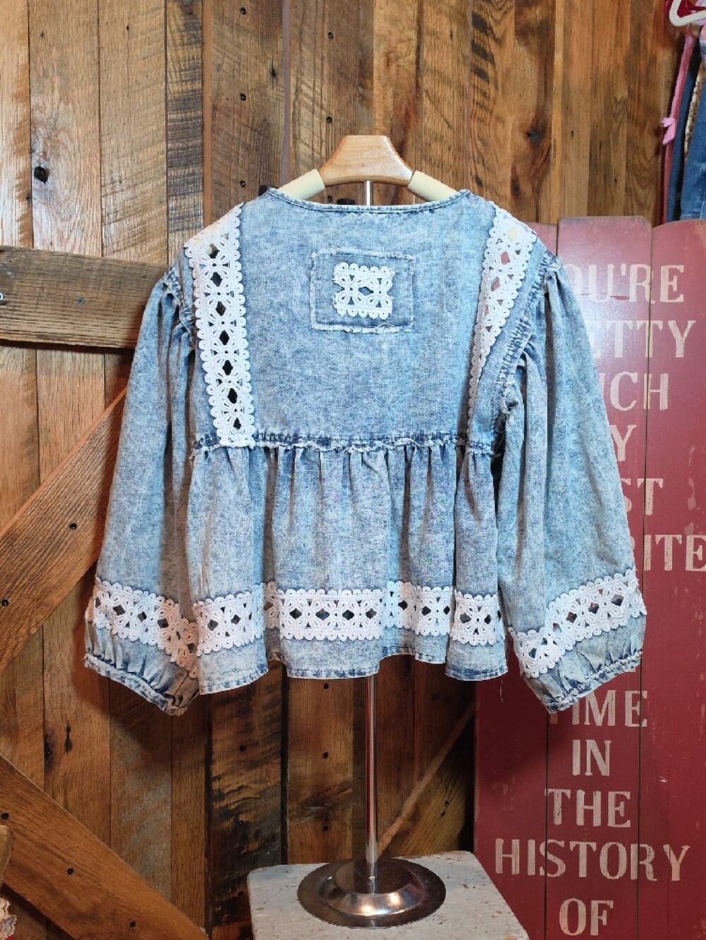 227p POL Light Wash Denim-Effect Tunic with White Lace Trim - Picture 11 of 11